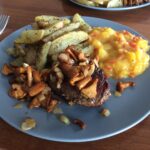 Polędwica wołowa z kurkami i chutney'em z mango